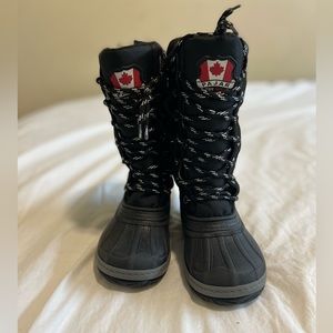 This beautiful Pajar snow boots are like new Size 13 girls. Colour Black